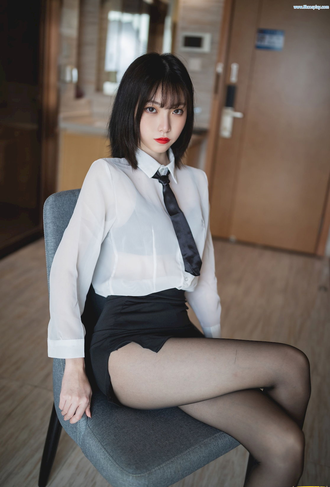 LAN – NO.02 OLƷ Office Lady [41P-727MB]